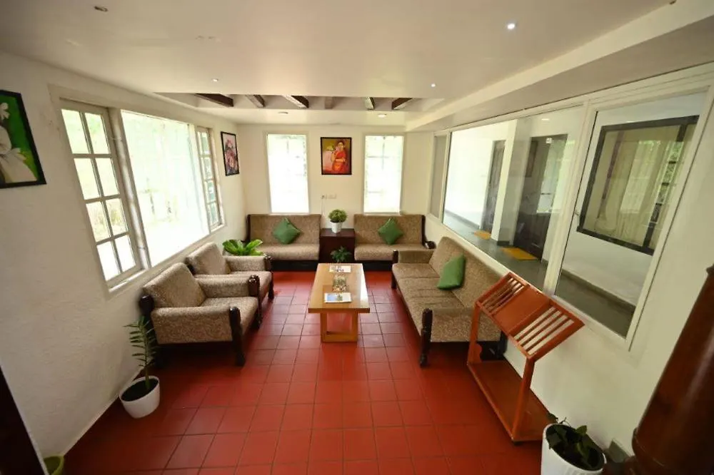 ホテル Cloud Dale Suites Devikolam